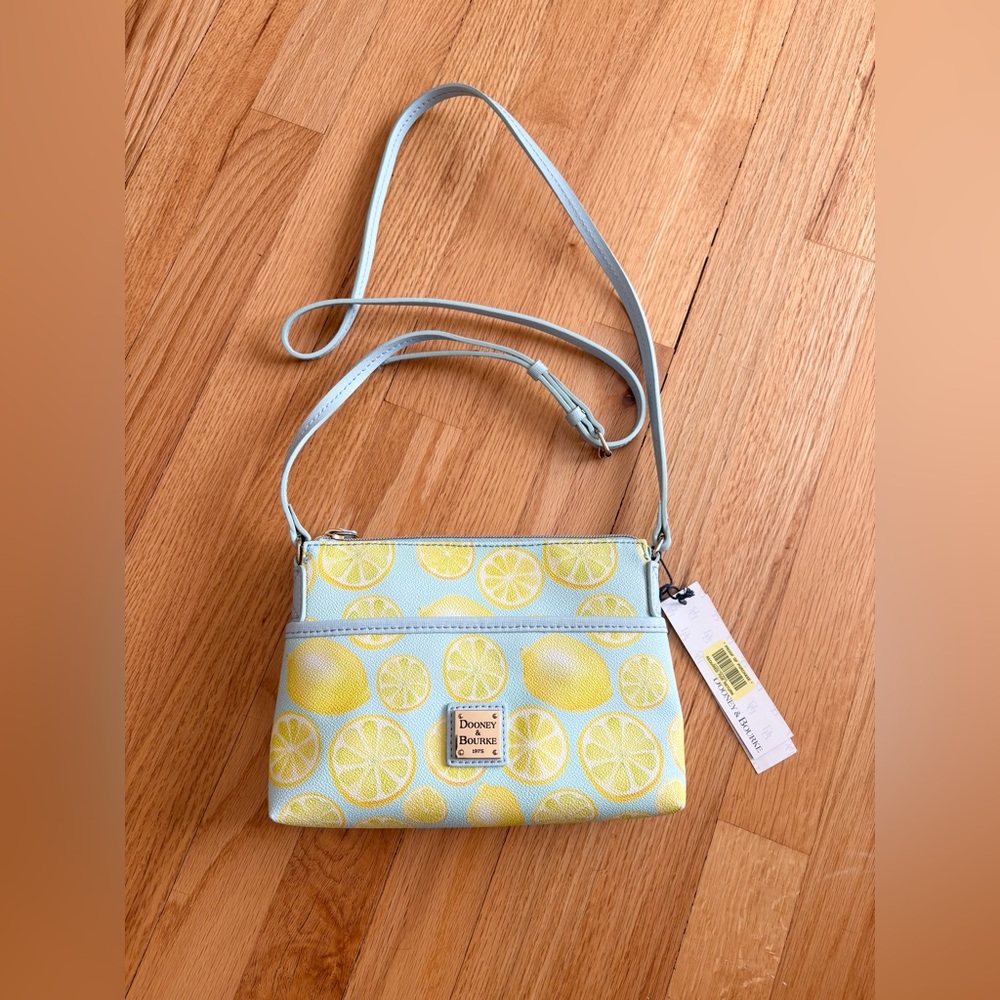 Nwt! Dooney and Bourke blue lemon print crossbody purse